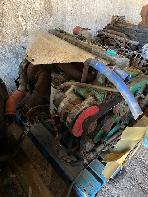 Silnik Cummins 8.3L case 1660 - 1680 - Motor za Kmetijski stroj: slika 2 Silnik Cummins 8.3L case 1660 - 1680 - Motor za Kmetijski stroj: slika 2