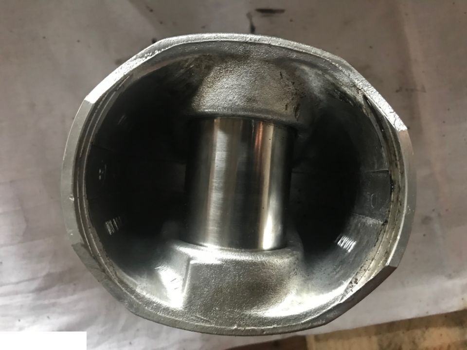 Tłok silnika John Deere 6068 Re15596 , Re19279 - Bati/ Obroči/ Puše za Kmetijski stroj: slika 2 Tłok silnika John Deere 6068 Re15596 , Re19279 - Bati/ Obroči/ Puše za Kmetijski stroj: slika 2