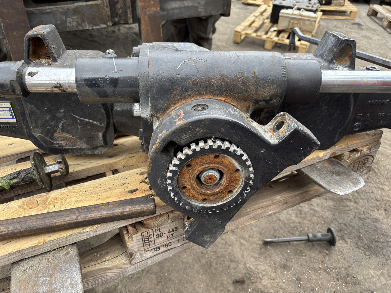 Valtra N92 - most przedni - zwolnica zwrotnica siłownik dyferencjał atak - Premnik za Kmetijski stroj: slika 2 Valtra N92 - most przedni - zwolnica zwrotnica siłownik dyferencjał atak - Premnik za Kmetijski stroj: slika 2