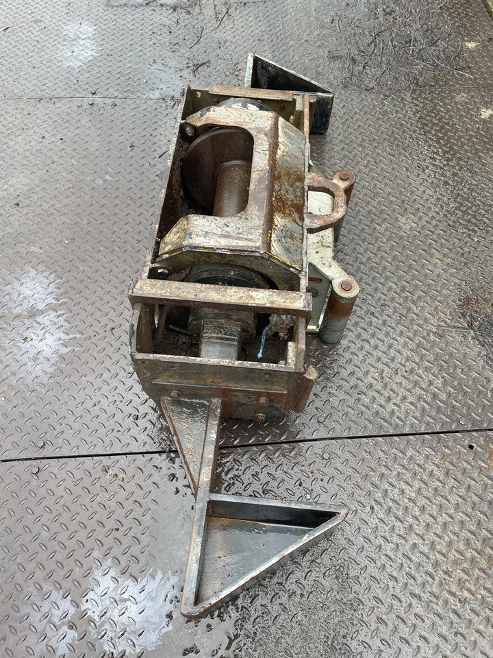 Valtra traktor wyciągarka hydrauliczna CEV - Hidravlika za Kmetijski stroj: slika 1 Valtra traktor wyciągarka hydrauliczna CEV - Hidravlika za Kmetijski stroj: slika 1