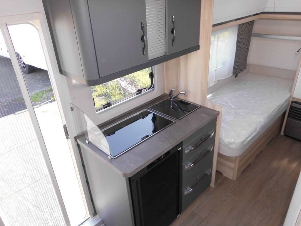 Počitniška prikolica Hobby De Luxe 460 LU Lagerabverkauf!: slika 10