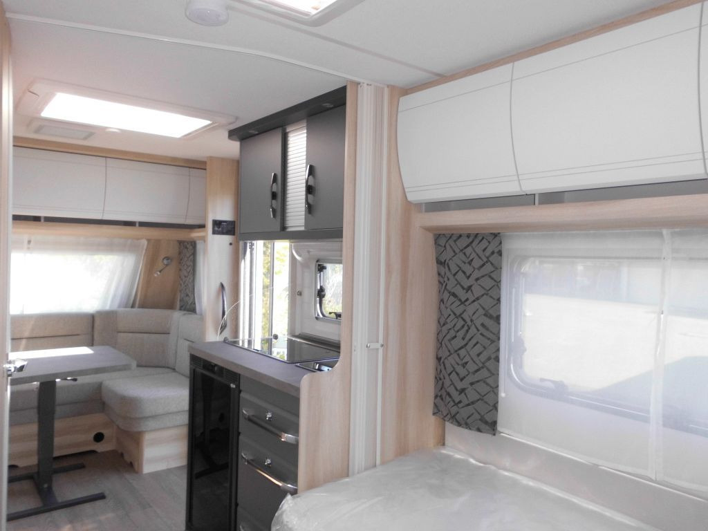 Počitniška prikolica Hobby De Luxe 460 LU Lagerabverkauf!: slika 13