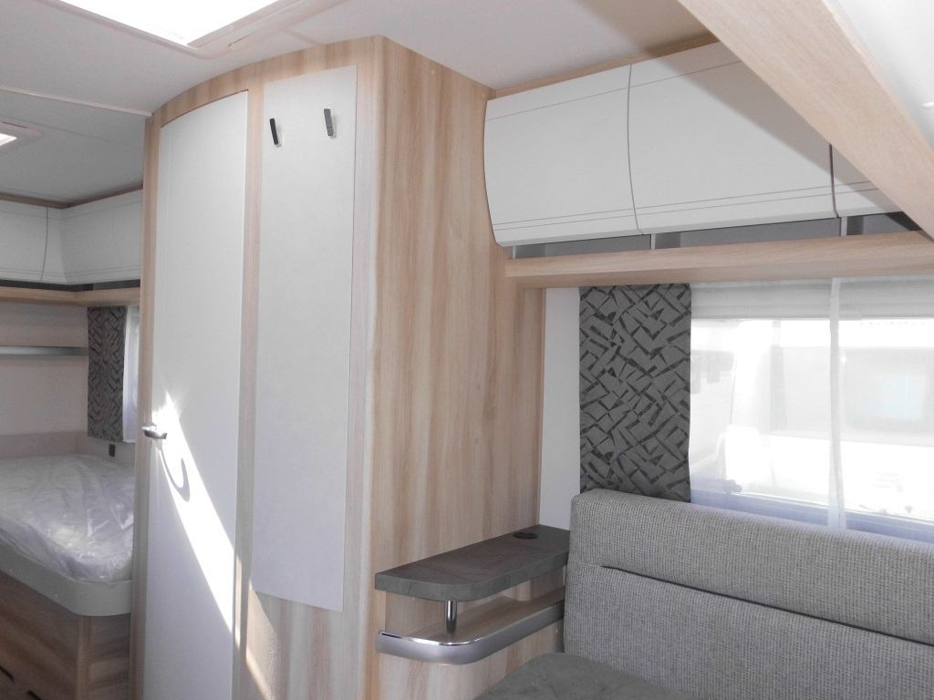 Počitniška prikolica Hobby De Luxe 460 LU Lagerabverkauf!: slika 7