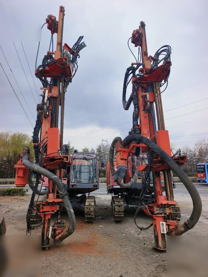 2011 SANDVIK DX800 - Vrtalna naprava: slika 2 2011 SANDVIK DX800 - Vrtalna naprava: slika 2