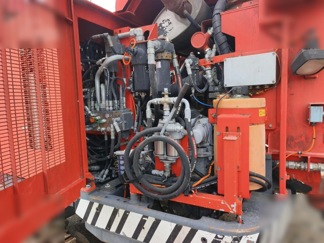 2011 SANDVIK DX800 - Vrtalna naprava: slika 5 2011 SANDVIK DX800 - Vrtalna naprava: slika 5