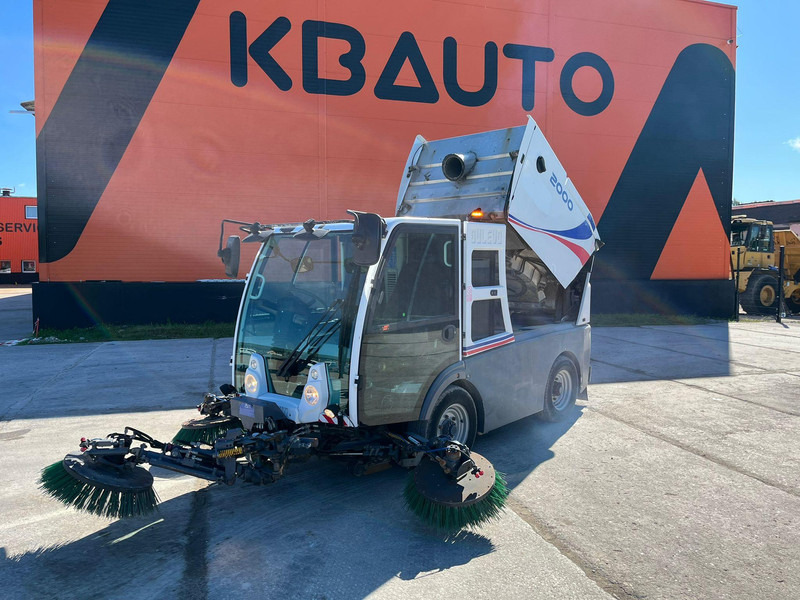 Dulevo 2000 SKY FIRST REGISTRATION 09.2015 - Vozilo za pometanje: slika 2 Dulevo 2000 SKY FIRST REGISTRATION 09.2015 - Vozilo za pometanje: slika 2