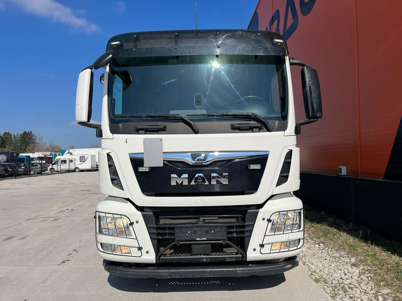 MAN TGS 26.420 6x2*4 HIAB 302E-6 / PLATFORM L=6532 mm - Tovornjak s kesonom, Tovornjak z dvigalom: slika 3 MAN TGS 26.420 6x2*4 HIAB 302E-6 / PLATFORM L=6532 mm - Tovornjak s kesonom, Tovornjak z dvigalom: slika 3