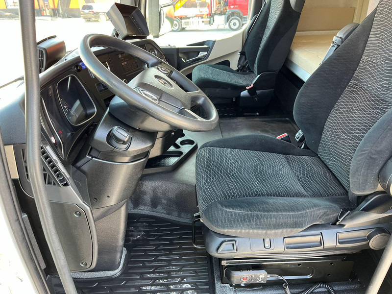 Tovornjak zabojnik Mercedes-Benz Actros 2545 6x2 BOX L=7526 mm: slika 20