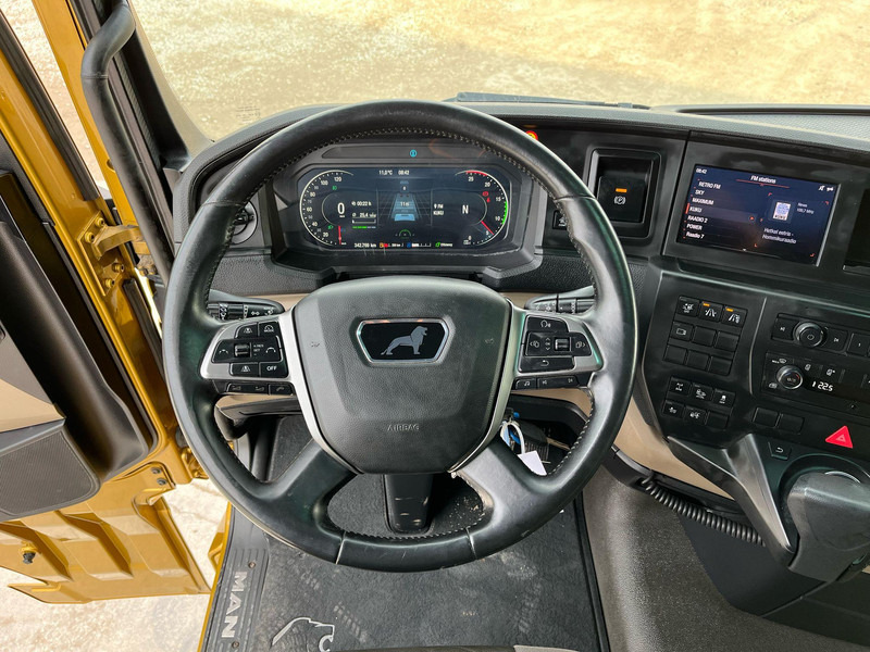 Interior photo 2: MAN TGX 28.510 6x2 TWIN BED GX CAB / INTARDER / DOUBLE BOGIE lizing MAN TGX 28.510 6x2 TWIN BED GX CAB / INTARDER / DOUBLE BOGIE