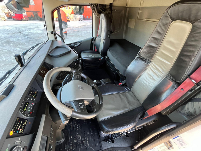 Vlačilec Volvo FH 540 6x2 FULL AIR / RETARDER / ADR: slika 12