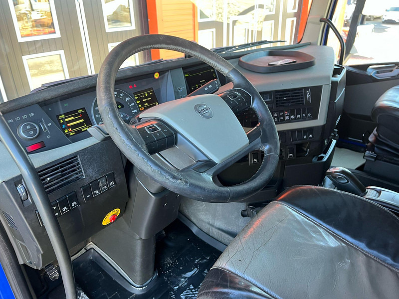Interior photo 1: Tovornjak prekucnik Volvo FH 540 8x4*4 BOX L=6145 mm Interior photo 1: Tovornjak prekucnik Volvo FH 540 8x4*4 BOX L=6145 mm