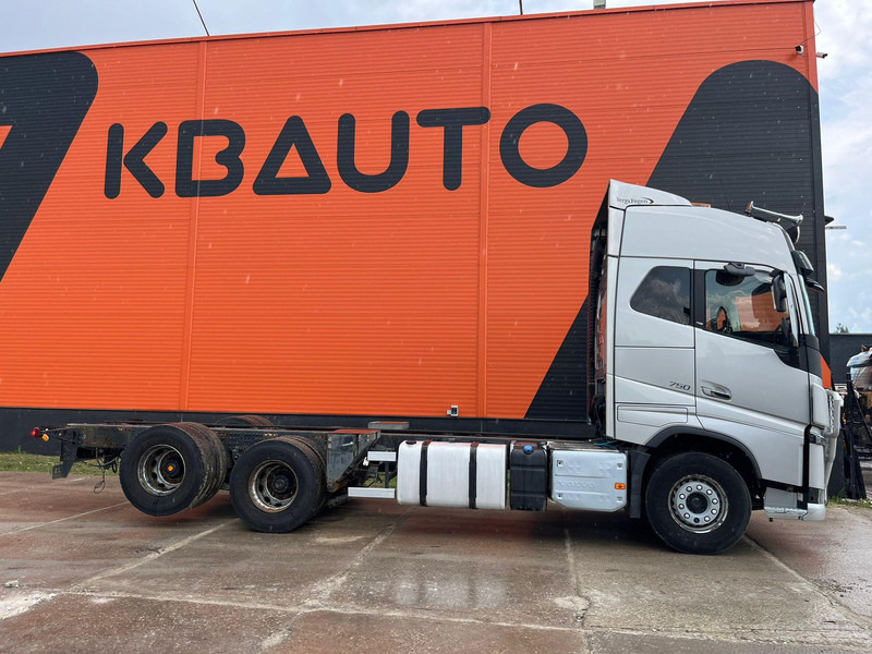 Volvo FH 750 6x4 CHASSIS L=6970 / RETARDER / PTO / TANDEM AXLE LIFT - Tovornjak-šasija: slika 4 Volvo FH 750 6x4 CHASSIS L=6970 / RETARDER / PTO / TANDEM AXLE LIFT - Tovornjak-šasija: slika 4