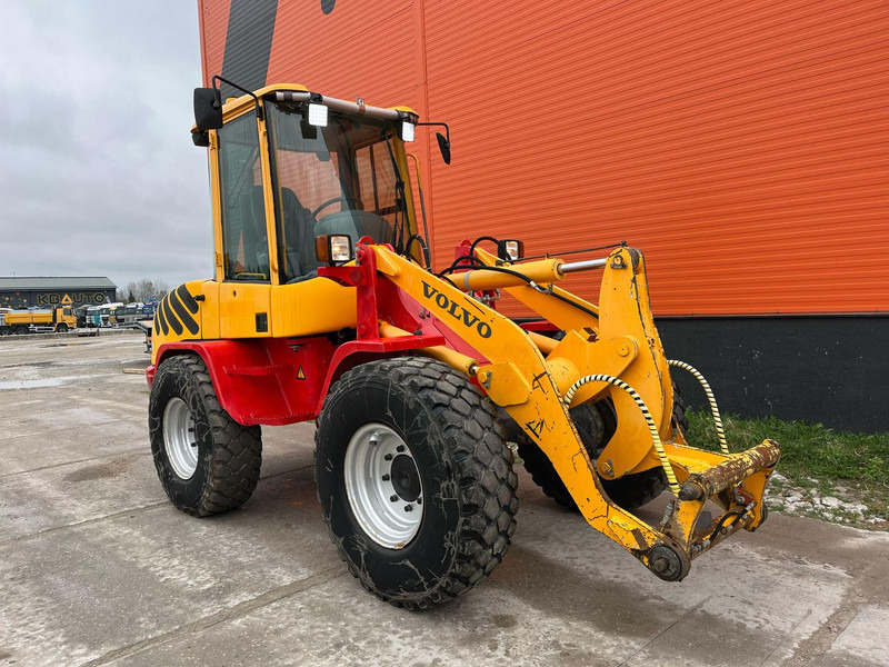 Volvo L 30 B-Z/X 4x4 AC / QUICK COUPLER / BUCKET + FORKS - Kolesni nakladalec: slika 5 Volvo L 30 B-Z/X 4x4 AC / QUICK COUPLER / BUCKET + FORKS - Kolesni nakladalec: slika 5