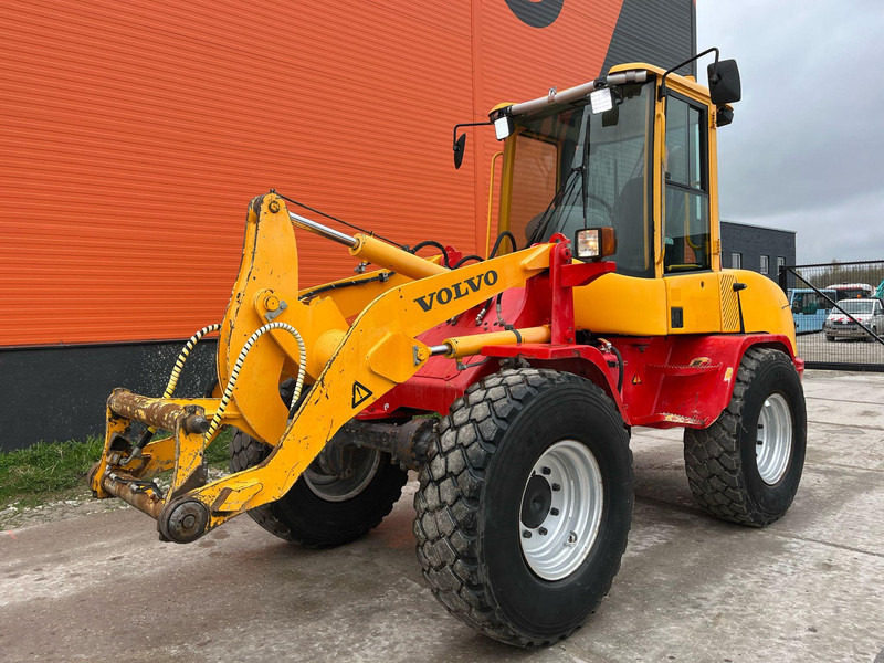 Volvo L 30 B-Z/X 4x4 AC / QUICK COUPLER - Kolesni nakladalec: slika 2 Volvo L 30 B-Z/X 4x4 AC / QUICK COUPLER - Kolesni nakladalec: slika 2