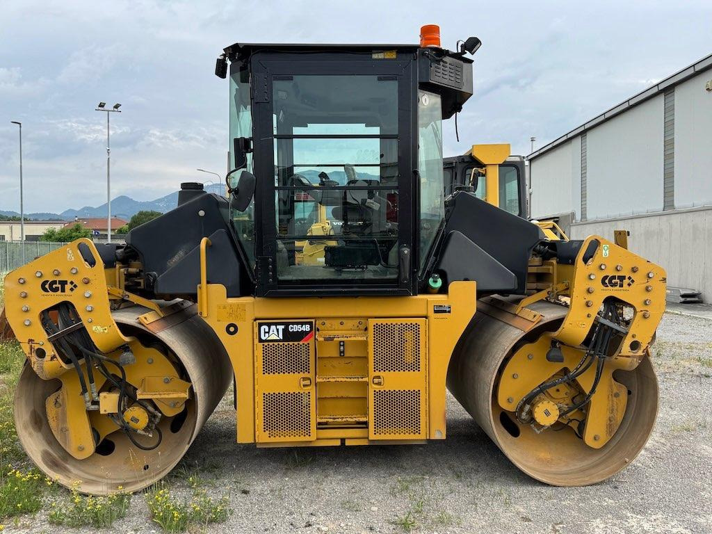 Caterpillar CD54B - Cestni valjar: slika 1 Caterpillar CD54B - Cestni valjar: slika 1