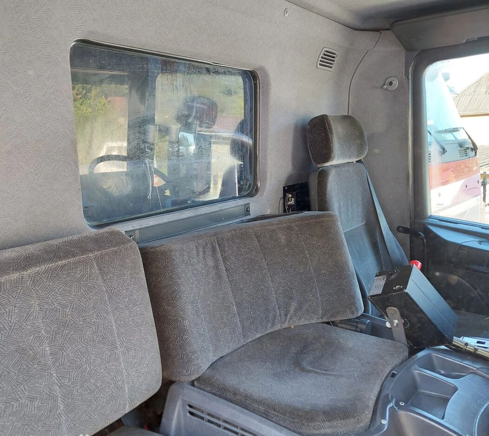 Smetarski tovornjak Scania 94D 300: slika 19