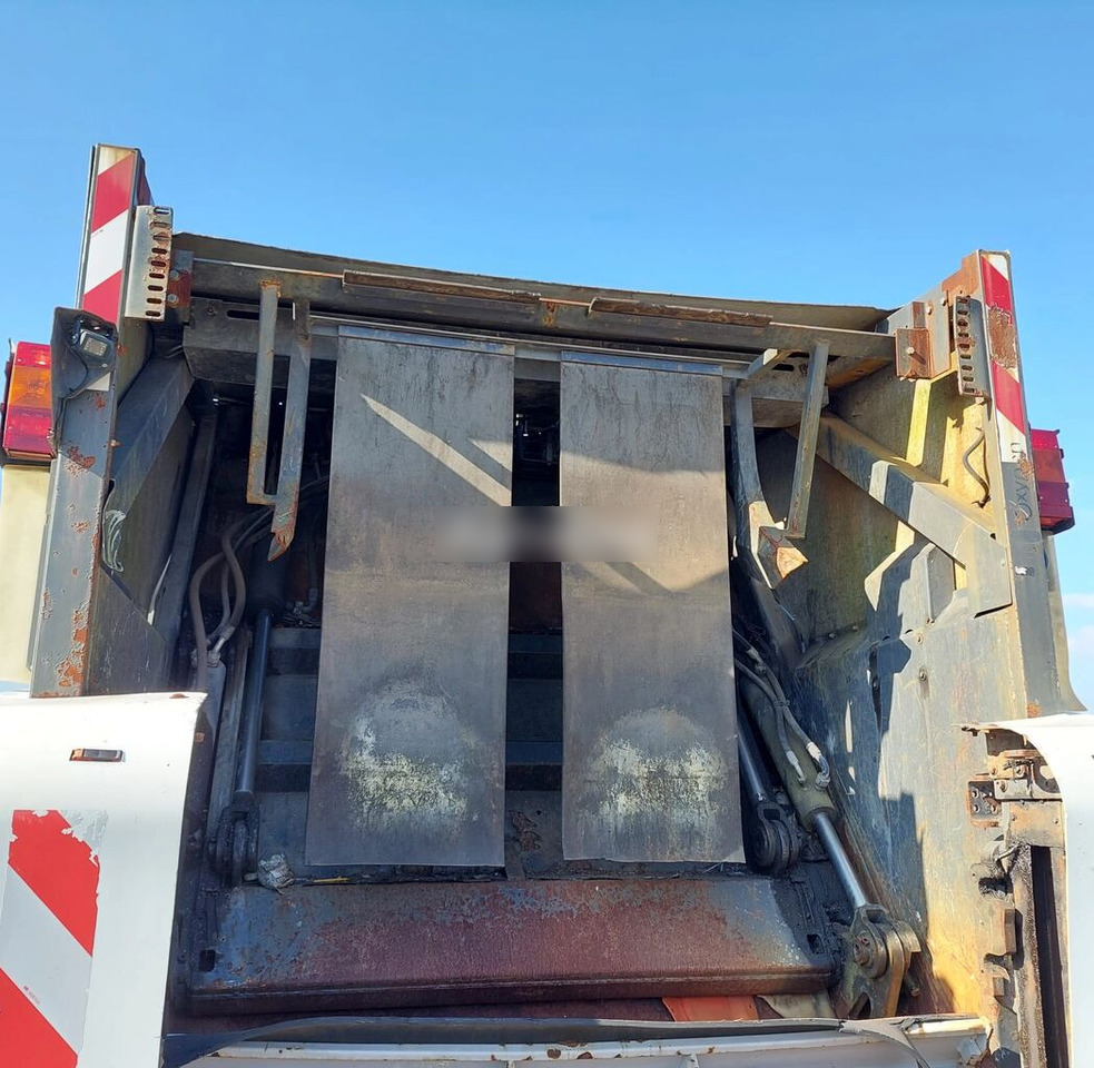 Smetarski tovornjak Scania 94D 300: slika 8