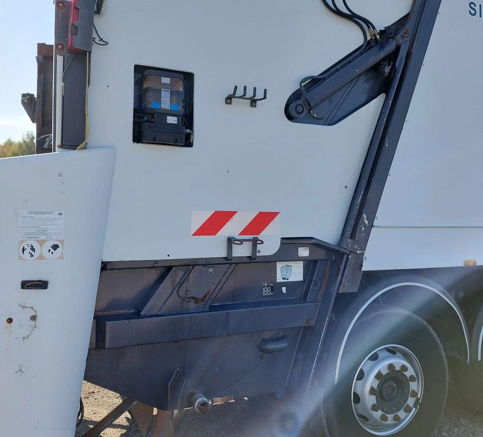 Smetarski tovornjak Scania 94D 300: slika 15