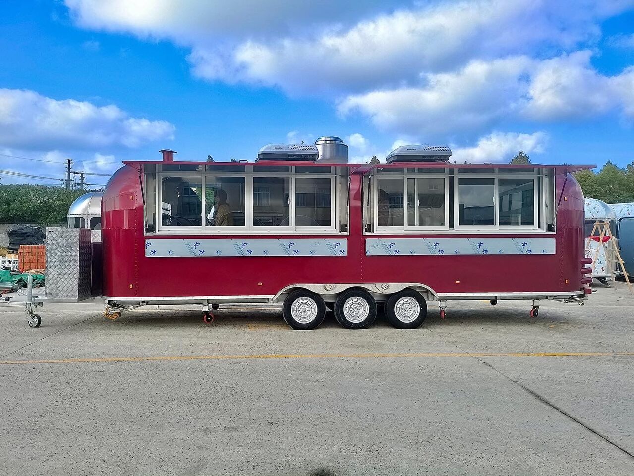 ERZODA Airstream trailer | pizza trailer | coffee trailer | food truck - Prikolica s hrano: slika 2 ERZODA Airstream trailer | pizza trailer | coffee trailer | food truck - Prikolica s hrano: slika 2