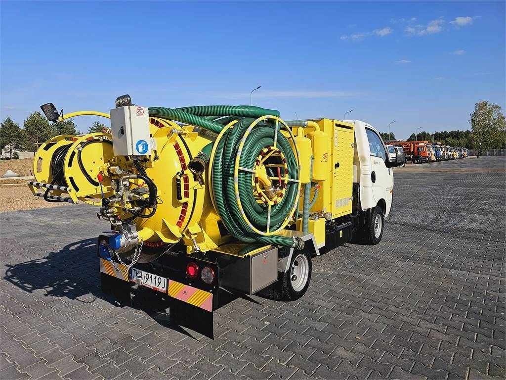 Isuzu Kia on categories B COMBI WUKO FOR DUCT CLEANING 2 - Komunalno/ Posebno vozilo: slika 1 Isuzu Kia on categories B COMBI WUKO FOR DUCT CLEANING 2 - Komunalno/ Posebno vozilo: slika 1