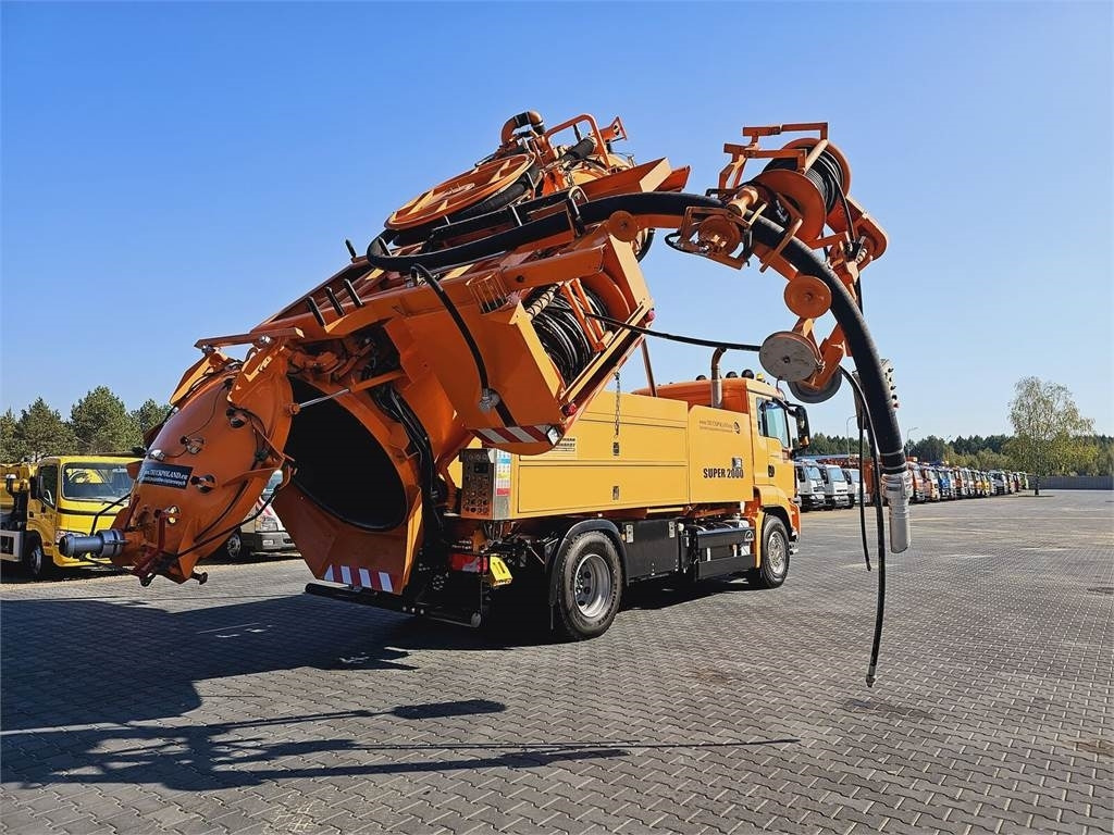 MAN SUPER 2000 4x2 WUKO RECYKLING for collecting liqui - Vakuumski tovornjak: slika 1 MAN SUPER 2000 4x2 WUKO RECYKLING for collecting liqui - Vakuumski tovornjak: slika 1
