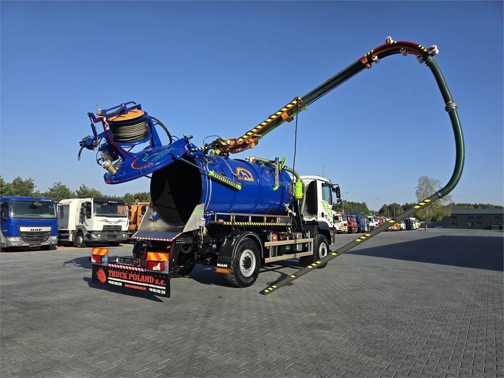 MAN TGM 4x4 GAMON PW8 for collecting liquid waste sepa - Vakuumski tovornjak: slika 1 MAN TGM 4x4 GAMON PW8 for collecting liquid waste sepa - Vakuumski tovornjak: slika 1