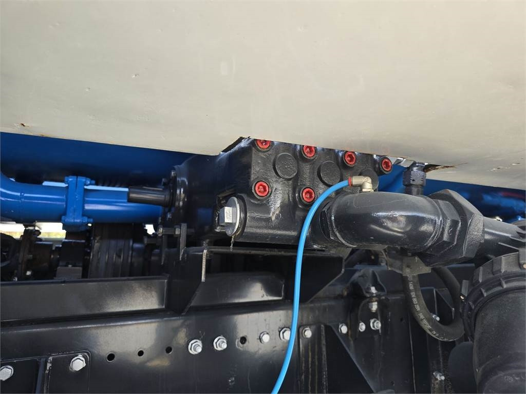 Vakuumski tovornjak Renault WUKO RIVARD for collecting liquid waste: slika 13