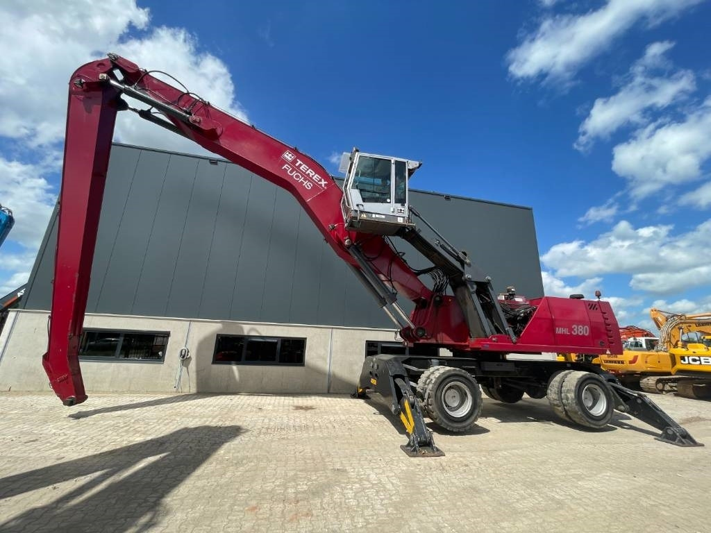 Fuchs MHL380 -- MHL 380 -- 21 mtr reach - Bager za prekladanje primarnih/ Sekundarnih surovin: slika 1 Fuchs MHL380 -- MHL 380 -- 21 mtr reach - Bager za prekladanje primarnih/ Sekundarnih surovin: slika 1