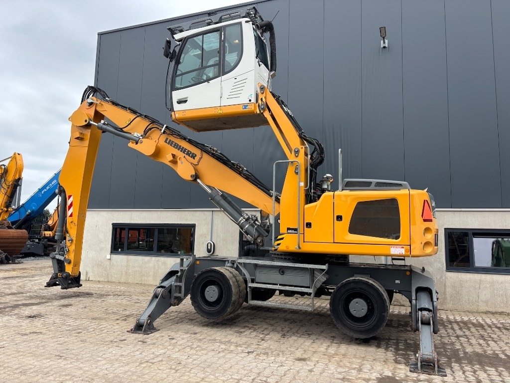 Liebherr LH 24 - LH 22 / LH 26 - Bager za prekladanje primarnih/ Sekundarnih surovin: slika 2 Liebherr LH 24 - LH 22 / LH 26 - Bager za prekladanje primarnih/ Sekundarnih surovin: slika 2