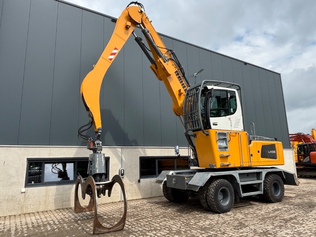 Liebherr LH 35 Timber Litronic - LH 30 - LH 40 - Bager za prekladanje primarnih/ Sekundarnih surovin: slika 1 Liebherr LH 35 Timber Litronic - LH 30 - LH 40 - Bager za prekladanje primarnih/ Sekundarnih surovin: slika 1