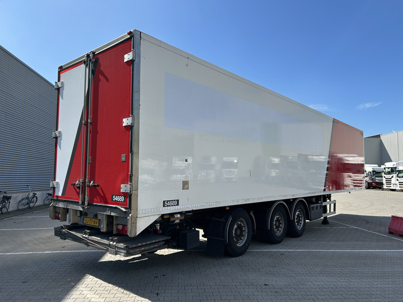 H.T.F. HZO 39 / Carrier Vector 1800 Frigo / Loadlift 2500 kg / APK TUV 01-26 - Polprikolica hladilnik: slika 2 H.T.F. HZO 39 / Carrier Vector 1800 Frigo / Loadlift 2500 kg / APK TUV 01-26 - Polprikolica hladilnik: slika 2