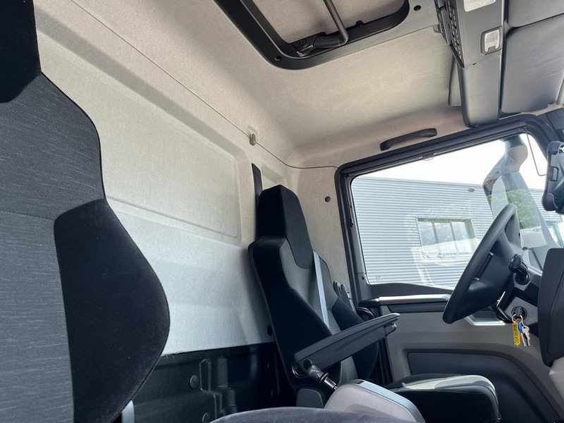 MAN TGM 18.250 / Carrier Koeler -30 gr / Chereau Frigobox / Laadklep / APK 06-26 - Tovornjak hladilnik: slika 5 MAN TGM 18.250 / Carrier Koeler -30 gr / Chereau Frigobox / Laadklep / APK 06-26 - Tovornjak hladilnik: slika 5