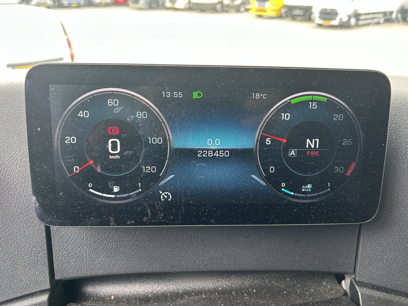 Mercedes-Benz Actros 2124 / Carrier Supra 850 -30 gr / Koeler / Laadklep / APK 03-26 - Tovornjak hladilnik: slika 4 Mercedes-Benz Actros 2124 / Carrier Supra 850 -30 gr / Koeler / Laadklep / APK 03-26 - Tovornjak hladilnik: slika 4