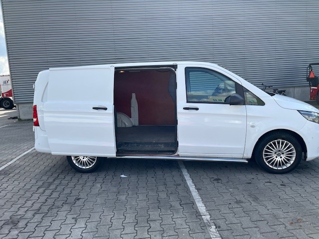 Mercedes-Benz Vito 109 CDI Lang / Airco / Cruise / Trekhaak / APK 01-26 - Mali kombi: slika 3 Mercedes-Benz Vito 109 CDI Lang / Airco / Cruise / Trekhaak / APK 01-26 - Mali kombi: slika 3