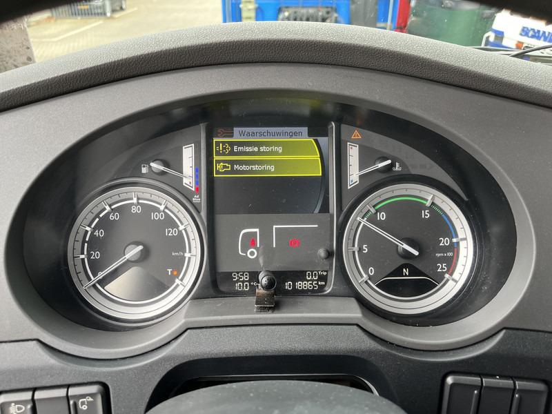 DAF XF 440 FT SC / Mega - Low Deck / 2 Tanks / Stand Klima / New Tacho V2 - Vlačilec: slika 4 DAF XF 440 FT SC / Mega - Low Deck / 2 Tanks / Stand Klima / New Tacho V2 - Vlačilec: slika 4