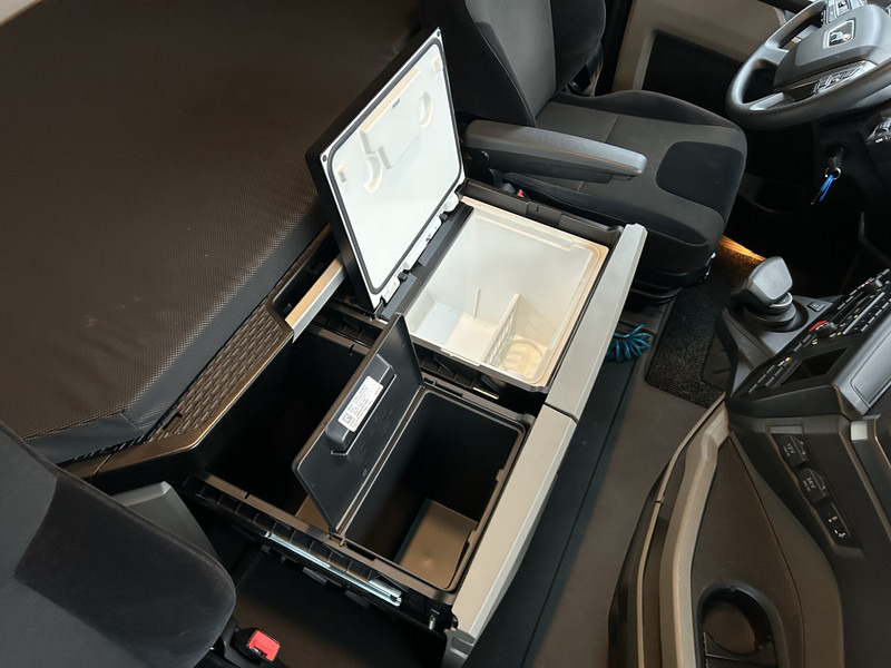 Vlačilec MAN TGX 18.470 GX / Retarder / New Tacho V2 / 2 Tanks / APK TUV 01-27: slika 8 Vlačilec MAN TGX 18.470 GX / Retarder / New Tacho V2 / 2 Tanks / APK TUV 01-27: slika 8