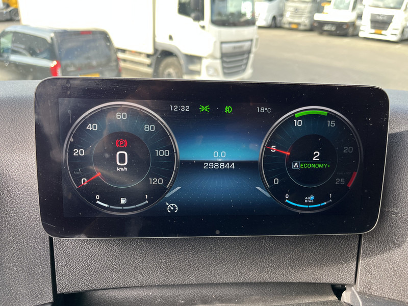 Mercedes-Benz Actros 1842 Gigaspace / 298 km / Full Spoiler / NL truck - Vlačilec: slika 4 Mercedes-Benz Actros 1842 Gigaspace / 298 km / Full Spoiler / NL truck - Vlačilec: slika 4