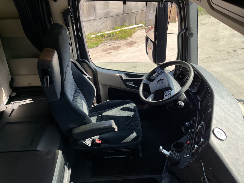 Mercedes-Benz Actros 1842 Streamspace / 933 dkm / 2 Tanks / NL Truck - Vlačilec: slika 3 Mercedes-Benz Actros 1842 Streamspace / 933 dkm / 2 Tanks / NL Truck - Vlačilec: slika 3