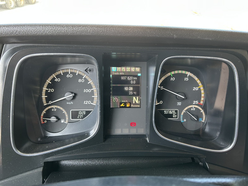 Mercedes-Benz Actros 1842 Streamspace / 937 dkm / 2 Tanks / NL Truck - Vlačilec: slika 4 Mercedes-Benz Actros 1842 Streamspace / 937 dkm / 2 Tanks / NL Truck - Vlačilec: slika 4