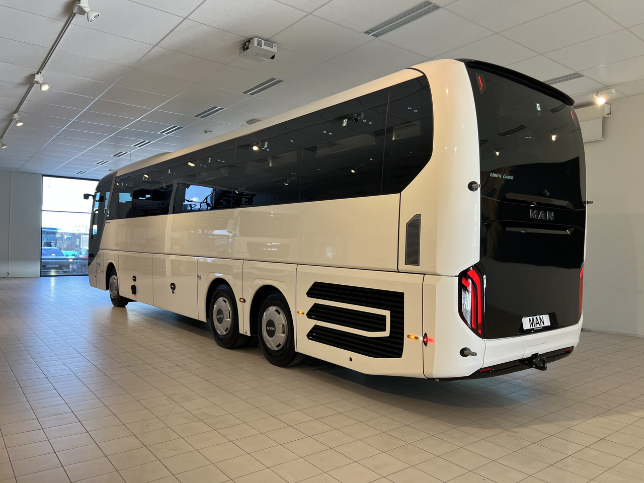 MAN Lions Coach R08 Euro 6E (Dark Edition) - Potovalni avtobus: slika 5 MAN Lions Coach R08 Euro 6E (Dark Edition) - Potovalni avtobus: slika 5