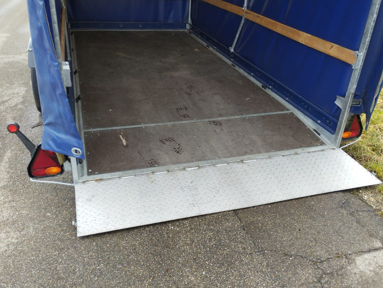 VEZEKO 400 x 187 3,5 t Absenkanhänger Huski 40.35 - Prikolica s ponjavo: slika 5 VEZEKO 400 x 187 3,5 t Absenkanhänger Huski 40.35 - Prikolica s ponjavo: slika 5