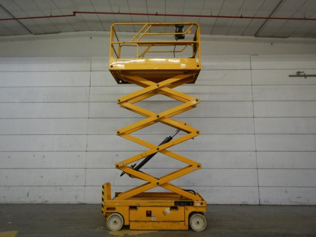 Used Electric scissor Lift Haulotte Compact 10 - Škarjasta dvižna ploščad: slika 3 Used Electric scissor Lift Haulotte Compact 10 - Škarjasta dvižna ploščad: slika 3