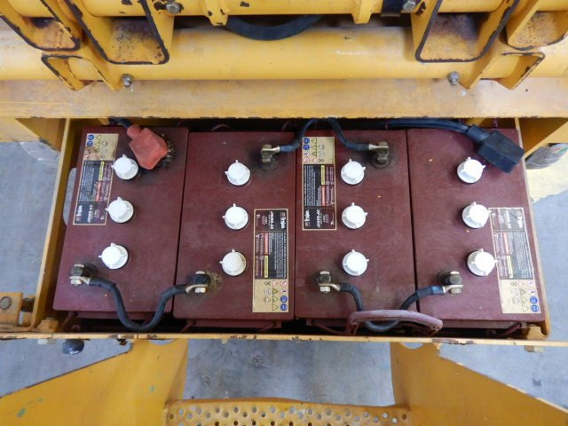 Used Electric scissor Lift Haulotte Compact 12 - Škarjasta dvižna ploščad: slika 5 Used Electric scissor Lift Haulotte Compact 12 - Škarjasta dvižna ploščad: slika 5