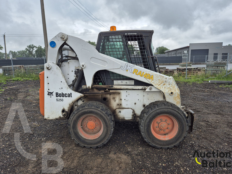 Bobcat S 250 - Mini nakladalec: slika 3 Bobcat S 250 - Mini nakladalec: slika 3