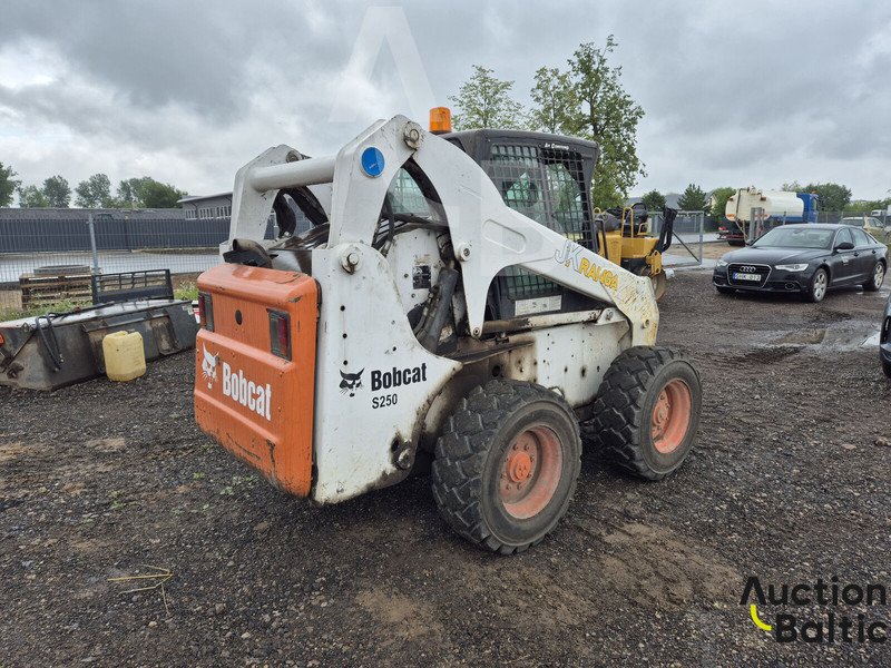 Bobcat S 250 - Mini nakladalec: slika 5 Bobcat S 250 - Mini nakladalec: slika 5