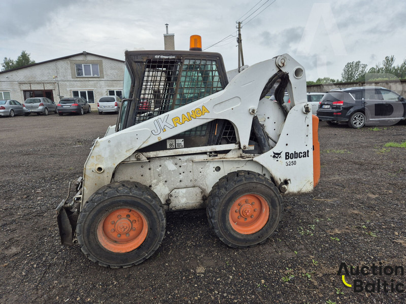Bobcat S 250 - Mini nakladalec: slika 4 Bobcat S 250 - Mini nakladalec: slika 4