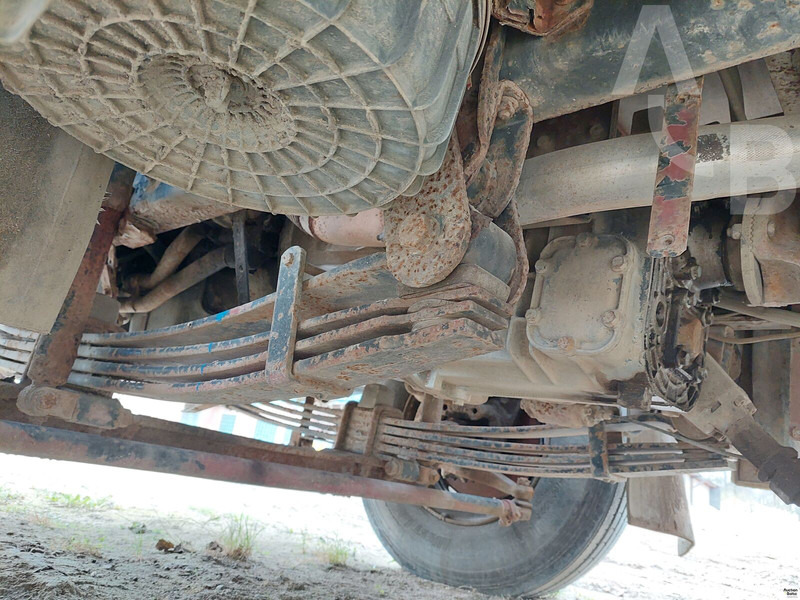 Tovornjak s kesonom, Tovornjak z dvigalom Iveco 180E18: slika 11