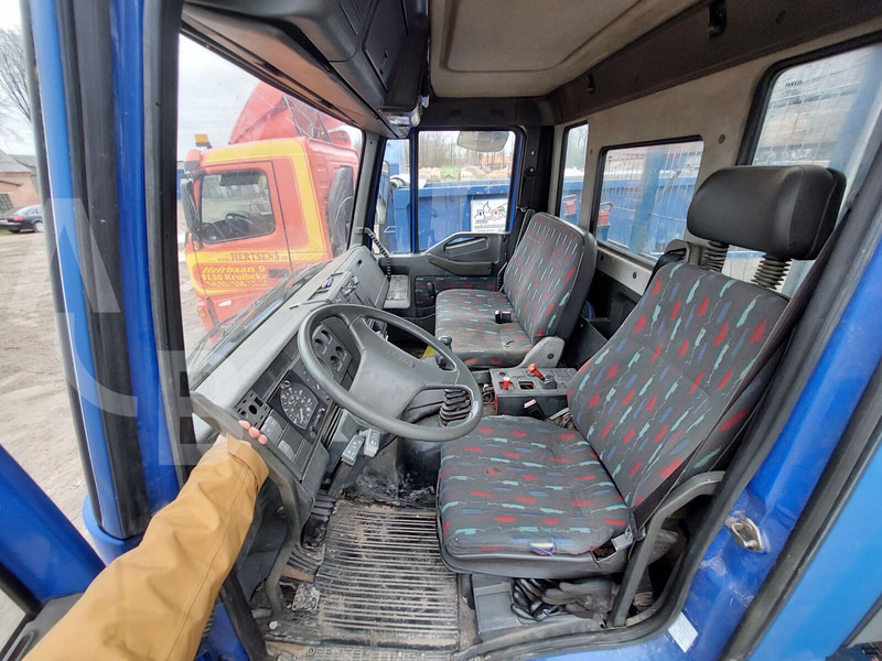 Tovornjak s kesonom, Tovornjak z dvigalom Iveco 180E18: slika 6