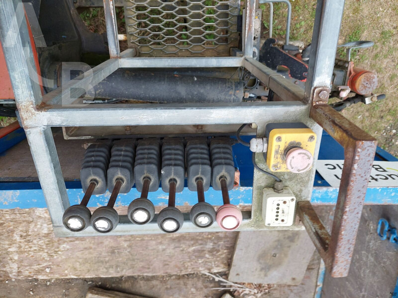 Tovornjak s kesonom, Tovornjak z dvigalom Iveco 180E18: slika 17