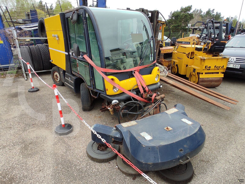 Mathieu Azura - Vozilo za pometanje: slika 3 Mathieu Azura - Vozilo za pometanje: slika 3